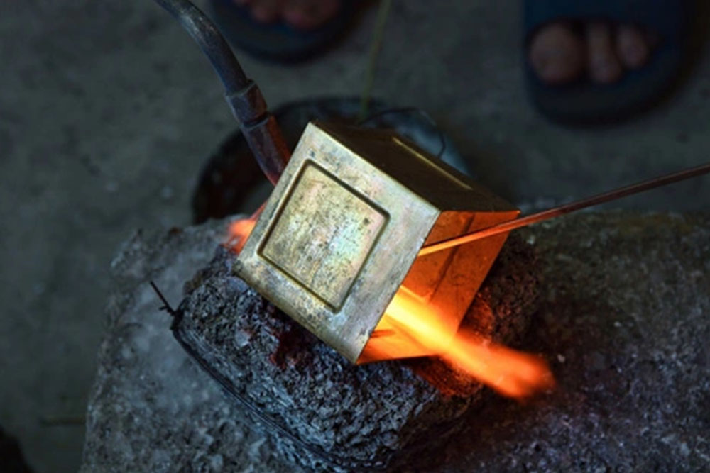 Nghệ Thuật Chạm Bạc - Đồng Truyền Thống, Biểu Tượng Của Thẩm Mỹ Và Tài Hoa