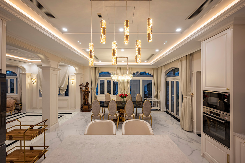 "Giải Mã" Phong Cách Nội Thất Villa Tân Cổ Điển: 5 Dấu Hiệu Nhận Biết Để Bạn Trở Thành Người Sành Điệu Về Nội Thất